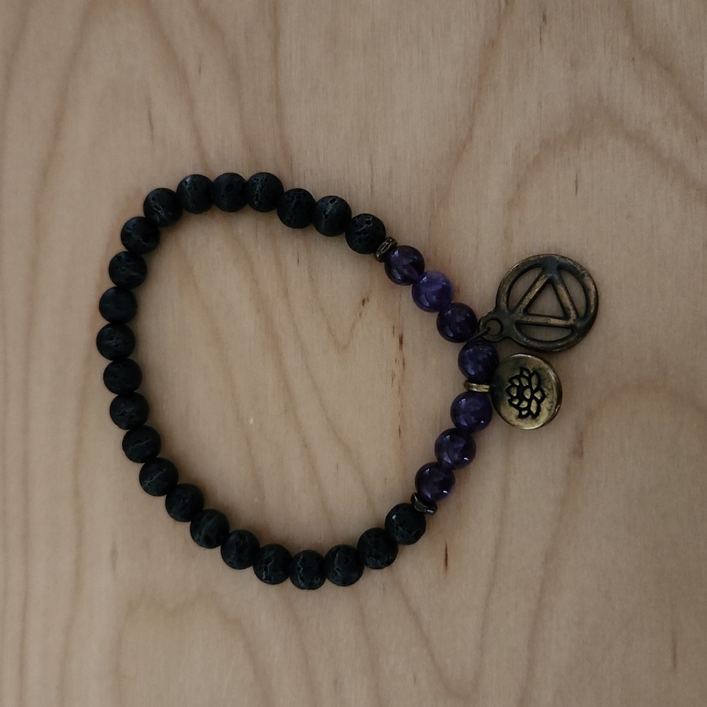 Stretchy bracelet with AA charm